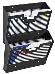 Wandprospekthalter First, schwarz, verkettbar, Anwendungsbeispiel