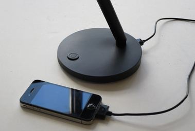 avec port USB (câble USB non inclus dans la livraison)