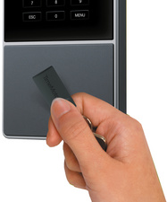 Symbolbild: zeigt die Anwendung mit dem RFID-Schlüsselanhänger
