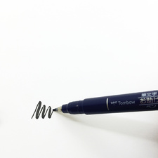 Visuel de référence: montre le stylo en utilisation