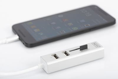 Montre le produit en utilisation, fourni sans smartphone et carte micro SD