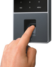 Symbolbild: zeigt die Anwendung mit dem Fingerabdruck-Sensor