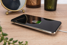 Symbolbild: Ladefunktion für alle induktiv ladbaren Smartphones