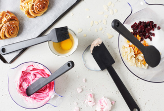 Visuel de référence: montre la série complète d'accessoires de pâtisserie en silicone