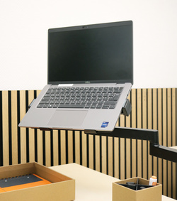 Visuel de référence : montre l'utilisation avec support pour laptop (non incl.)