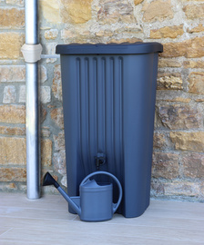  Visuel de référence : montre la citerne raccordée à la gouttière via un collecteur