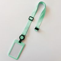 Symbolbild: Ausweishalter mit Clip, pastellgrün