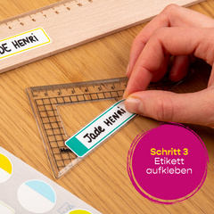 Symbolbild: Zeigt die Anwendung - 3. Etikett aufkleben